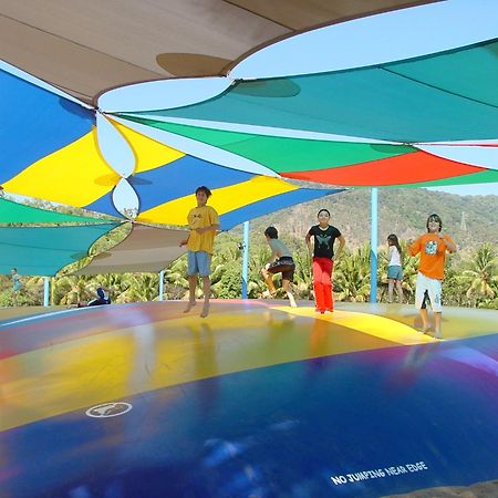Ingenia Holidays Cairns Coconut Extérieur photo The Bouncing Pillow