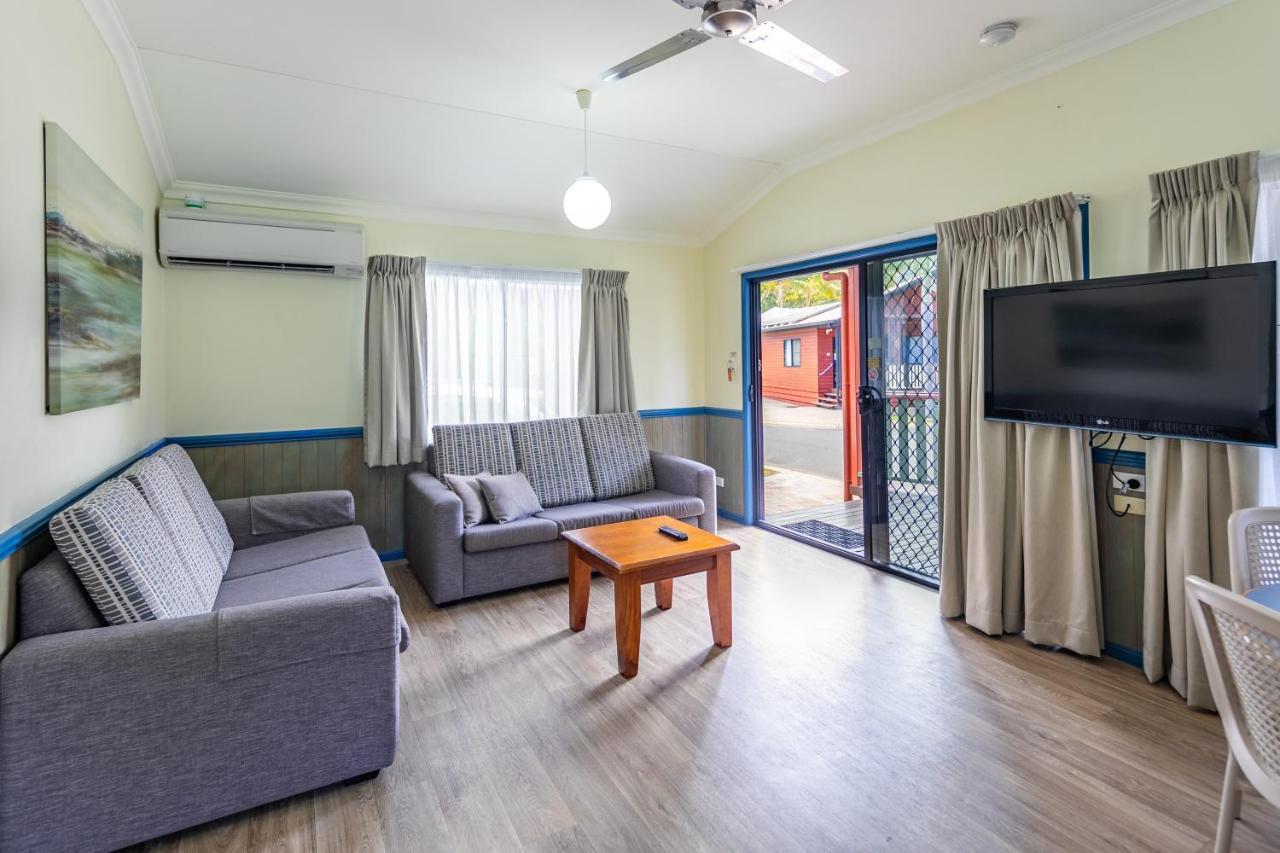 Ingenia Holidays Cairns Coconut Extérieur photo Living area of a two-bedroom villa