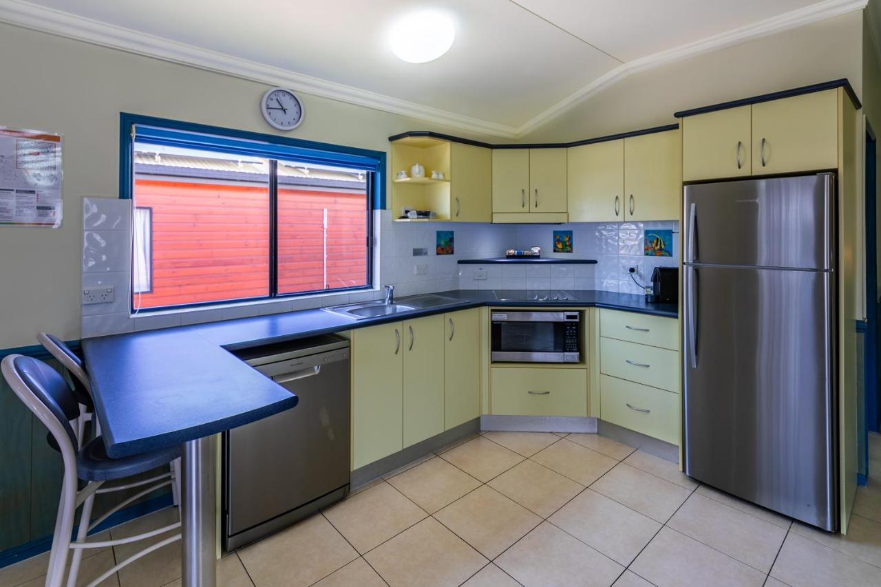Ingenia Holidays Cairns Coconut Extérieur photo A modern Australian kitchen